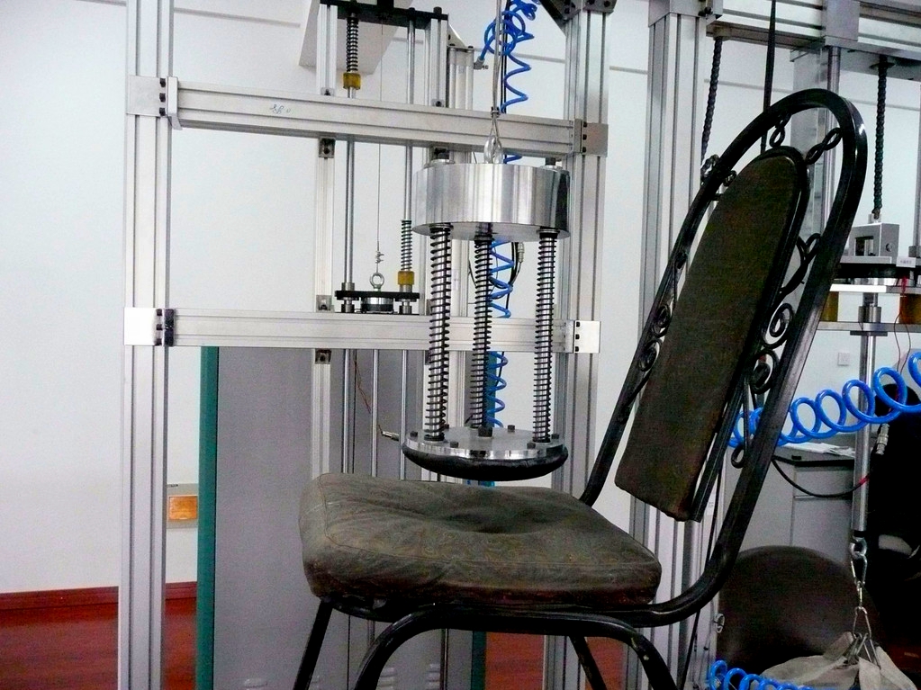 檢測(cè)椅子的耐久性