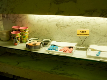 兒童餐具和喂養(yǎng)器皿